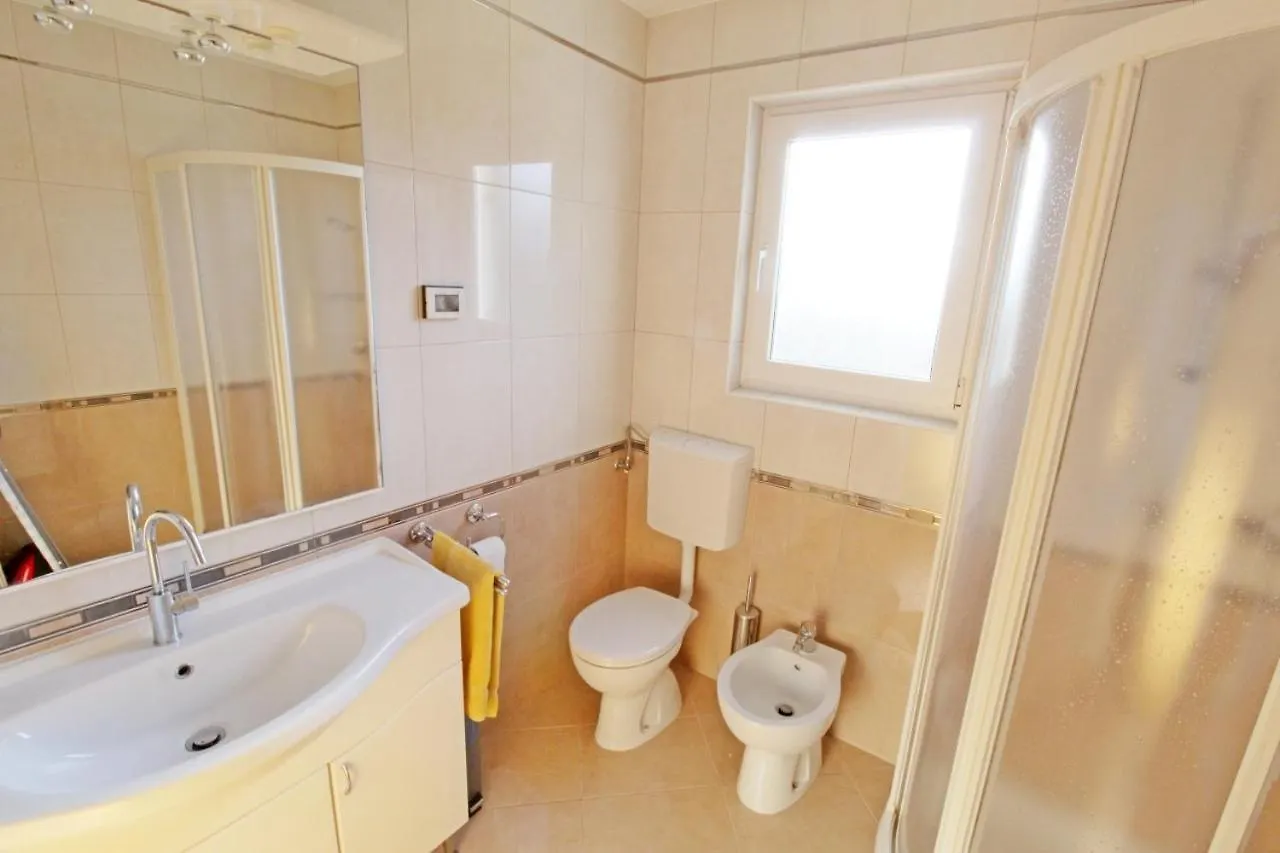 Sea View Drena Zambratija Apartment